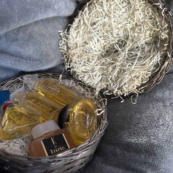 5 1980s Vintage Mini Parfums Gucci Liz Claiborne Anne Klein Krizia Ysatis Givenc - Picture 2 of 3